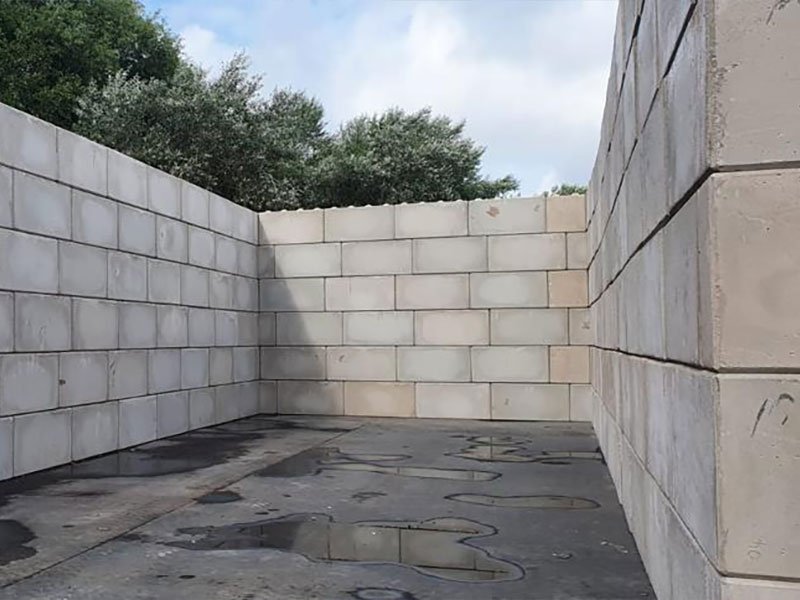 Legato blocks forming the tall corner walls of a storage bay