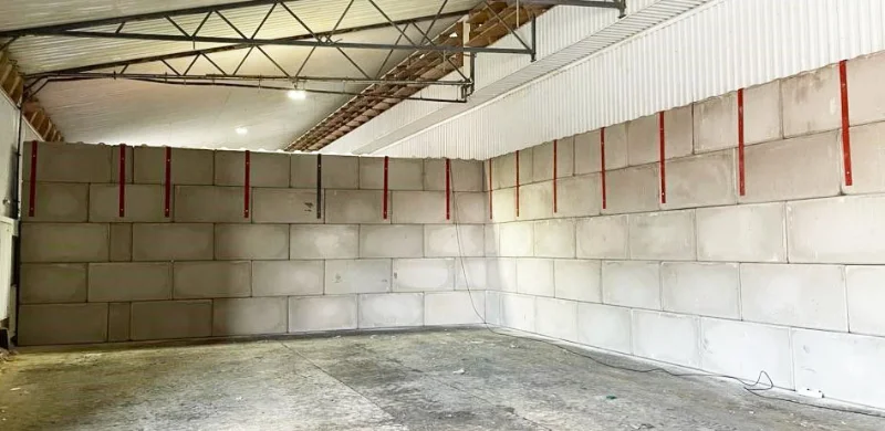 Pendine and Containment Walls